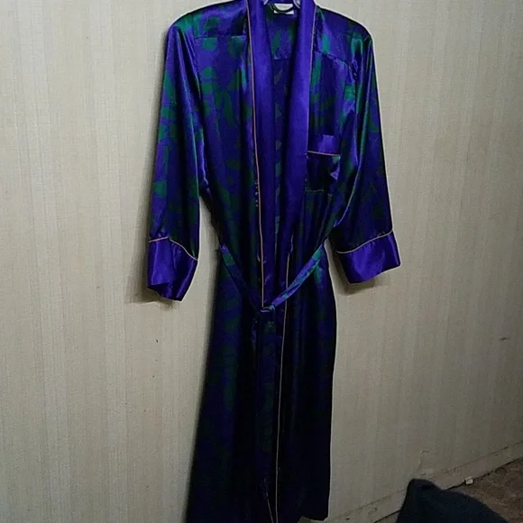 Vintage Victoria's Secret Gold Label Robe - Picture 3 of 16